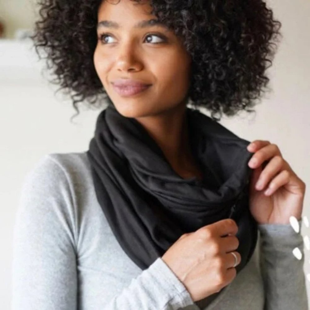 NWT Beyond Yoga Infinity Pocket Scarf Black